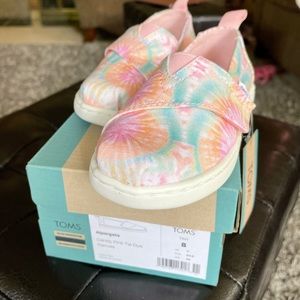 New tie dye kids TOMS 9